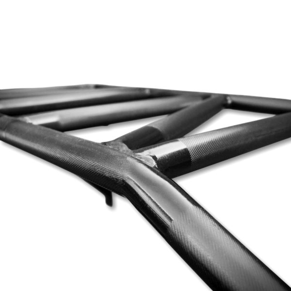 Enfoque detallado del grip moleteado industrial de la Barra de Dominadas Blacksmith, diseñado para ofrecer máxima adherencia y confort durante el entrenamiento.