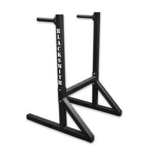 Vista isométrica completa de la máquina para fondos Blacksmith, mostrando su estructura de acero reforzado, mangos ergonómicos y base autoestable sobre superficie.